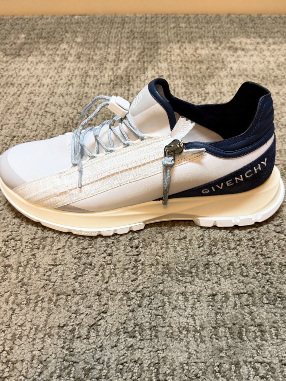 Givenchy Men's Spectre runner sneakers in synthetic leather and suede - Size 44 - Picture 2 of 16